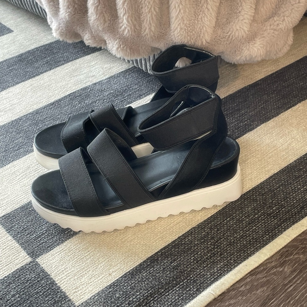 Steve Madden Black & White Platform Sandals